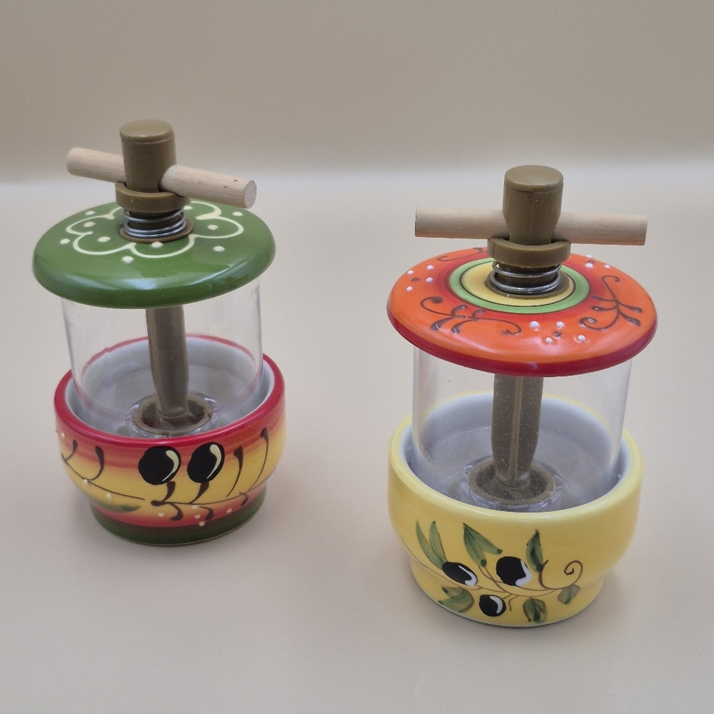 2 Le Cluny French Handpainted Ceramic Herb Mill/ Spice Salt Pepper Grinders - Picture 4 of 10